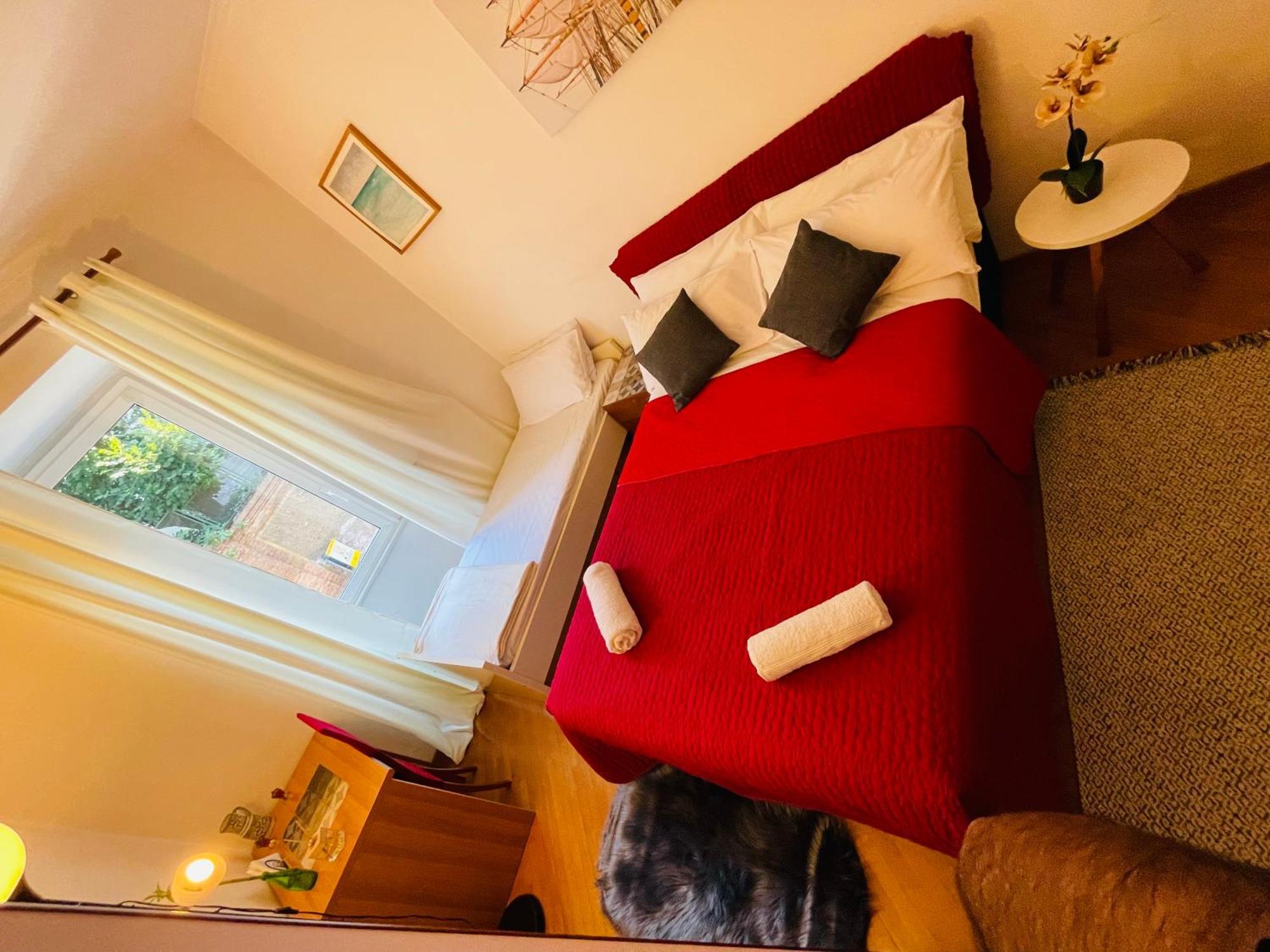 Holiday Colosseum Rome Bed & Breakfast エクステリア 写真